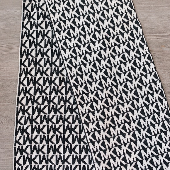 Michael Kors scarf